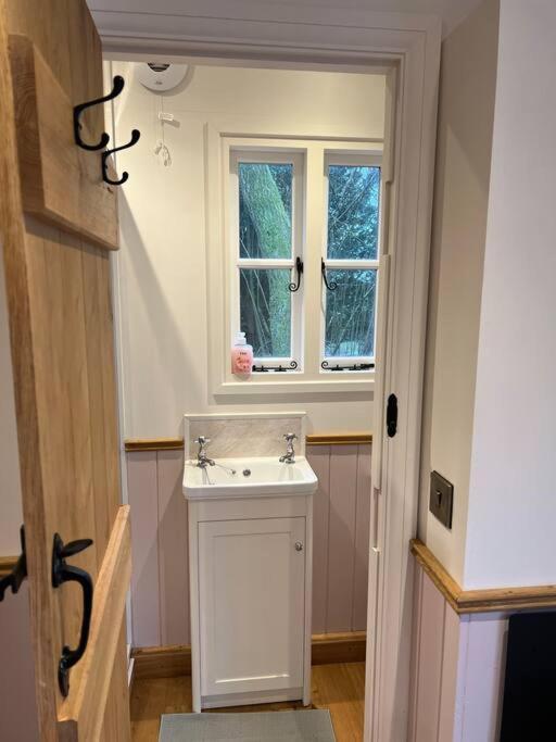 Tranquil Spot Shepherds Hut Cinderford 外观 照片