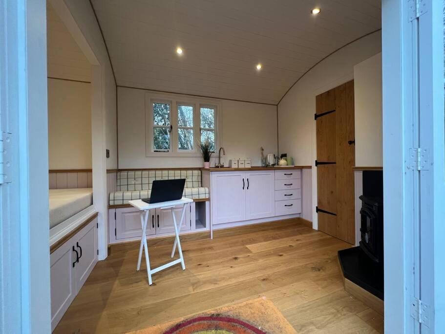Tranquil Spot Shepherds Hut Cinderford 外观 照片