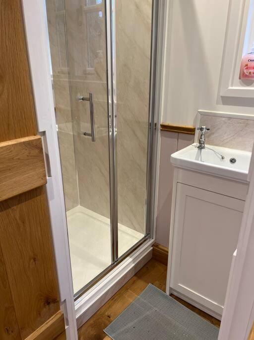 Tranquil Spot Shepherds Hut Cinderford 外观 照片
