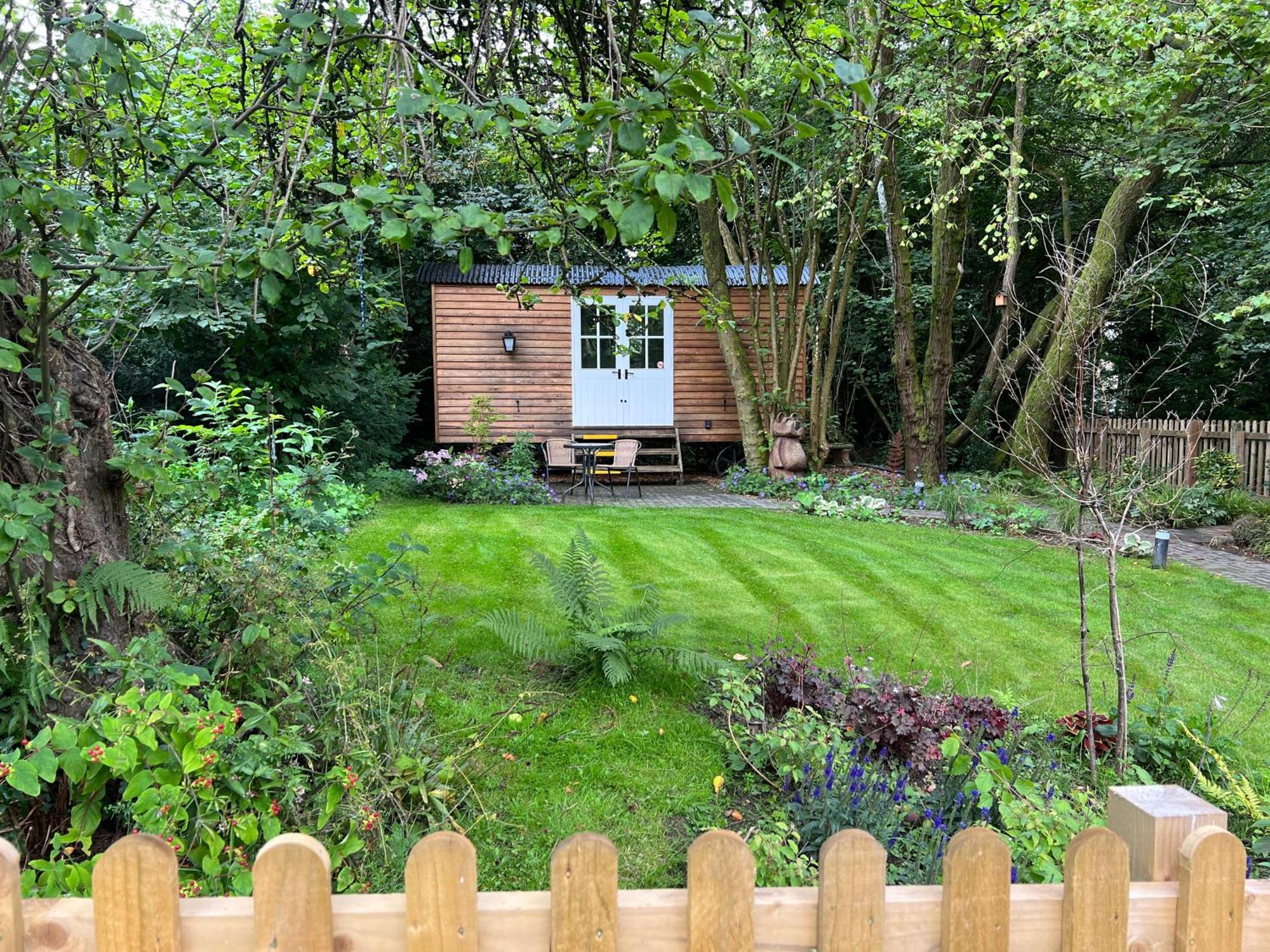 Tranquil Spot Shepherds Hut Cinderford 外观 照片