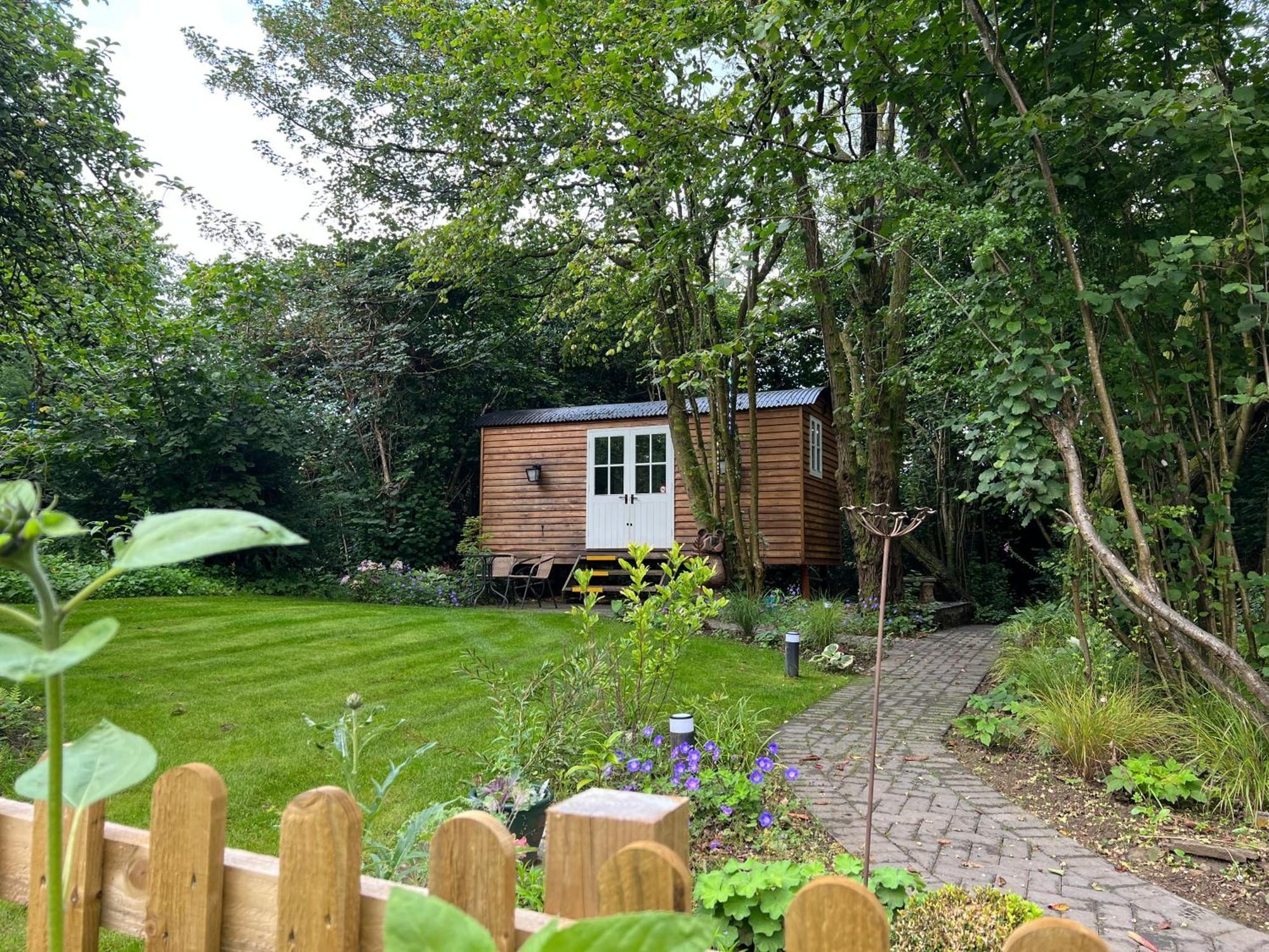 Tranquil Spot Shepherds Hut Cinderford 外观 照片
